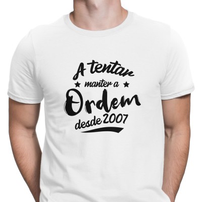 a tentar manter a ordem a tentar manter a ordem